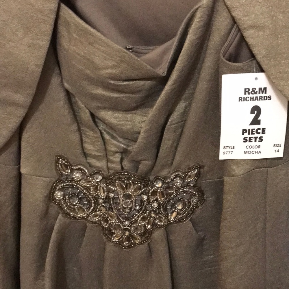 Ladies dress - Picture 2 of 4
